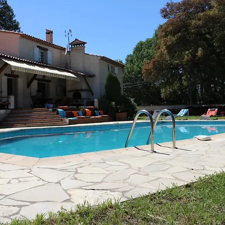 Le Chene Et L'eau 3*